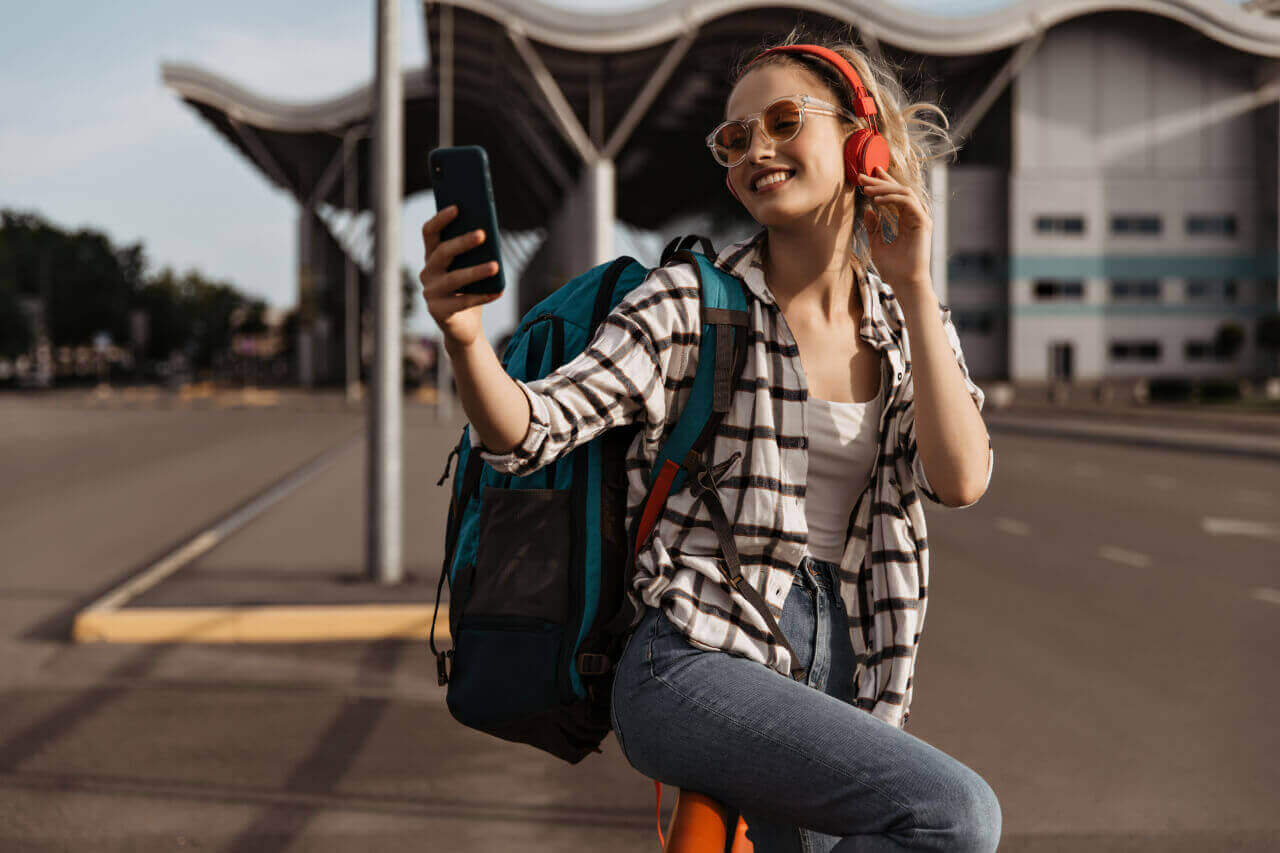 Dowiedz się co to jest roaming i jak go włączyć